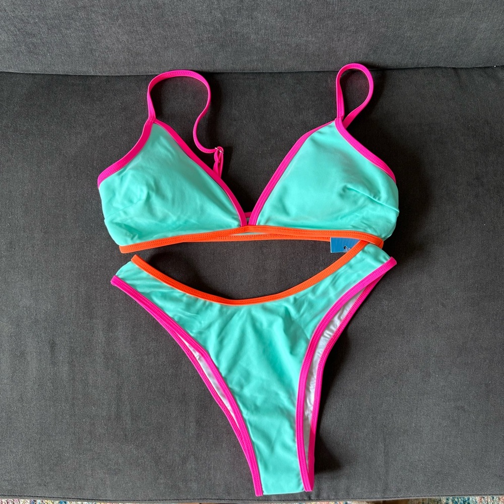 Cupshe Neon Colorblock Triangle Top & V-Front Hipster Bikini Set S/Seafoam